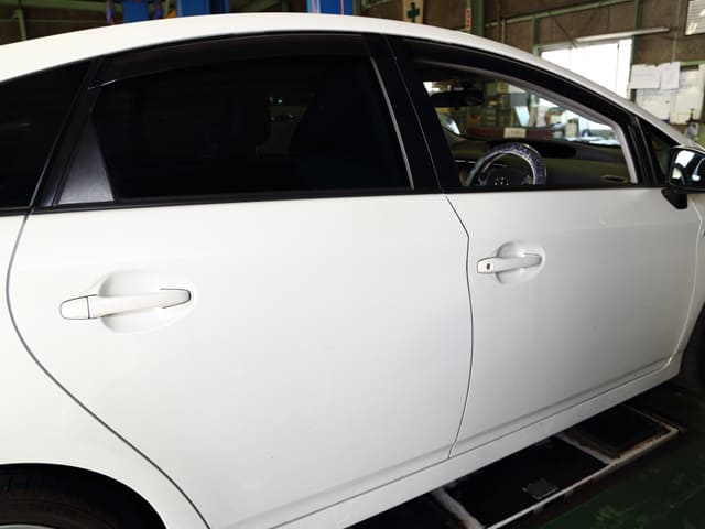 白い車の画像
